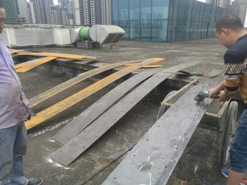 建筑施工中的<a href=http://www.xinhuidai.com target=_blank class=infotextkey>粘鋼加固</a>的作用
